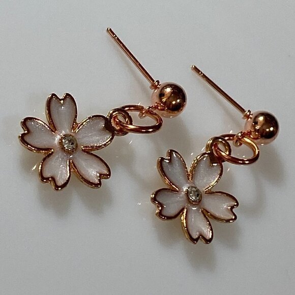 ❤️ Rose Gold Daisy Enamel & Cubic Zirconia Drop Earrings - Picture 9 of 10